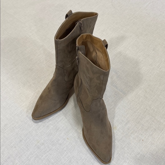 Report Taupe Heeled Boots for Women - Picture 1 of 8